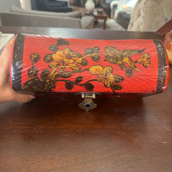 Beautiful Vintage Chinese Wood & Leather Pillow or Jewelry Treasure Box Lock - Picture 11 of 17